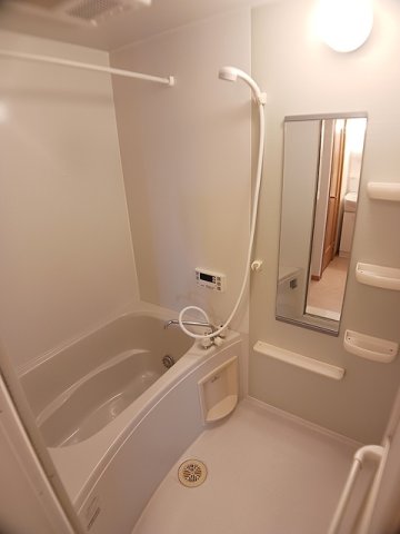 バス・シャワールーム　落ち着いた空間のお風呂です