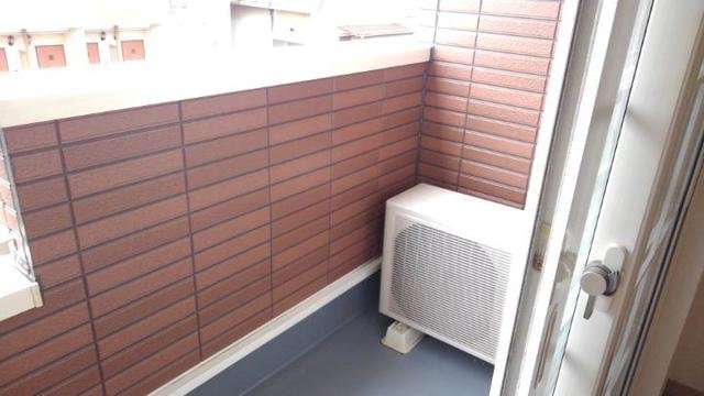 バルコニー　バルコニーからの眺めを楽しみながら食事をしませんか