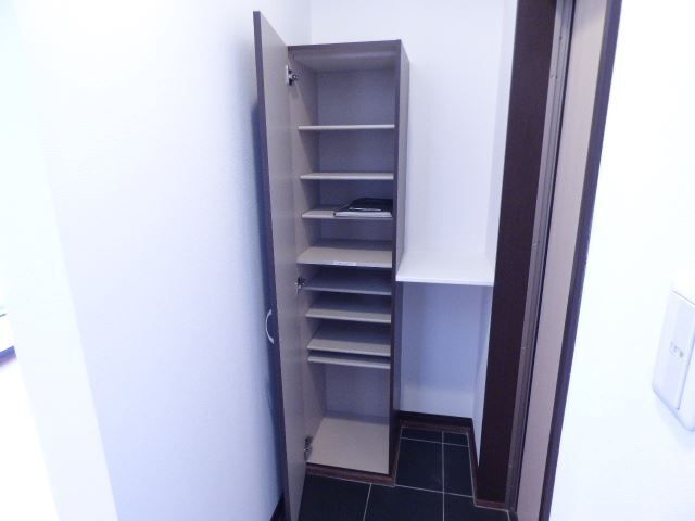 玄関　下駄箱付きです