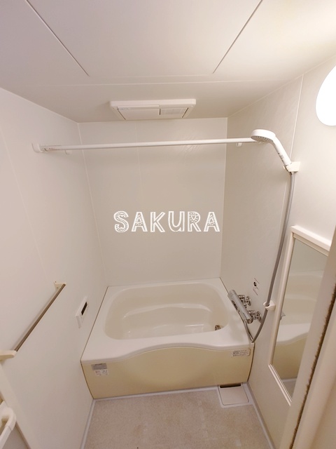 バス・シャワールーム　嬉しい追い焚き・浴室乾燥機付きです♪