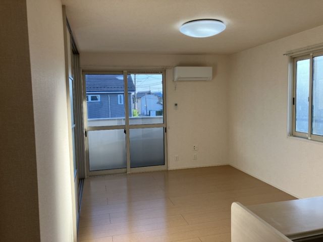 ペジーブル大垣の居間写真
