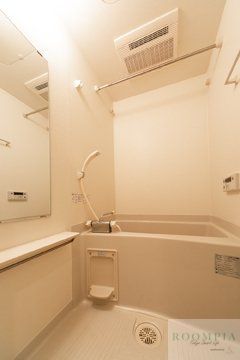 バス・シャワールーム　※同タイプの別のお部屋です。