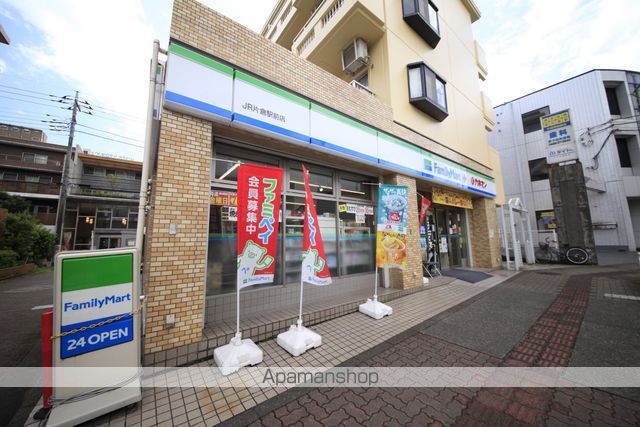 コンビニ　ファミリーマート（コンビニ）まで204m