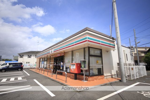 コンビニ　セブンイレブン（コンビニ）まで302m