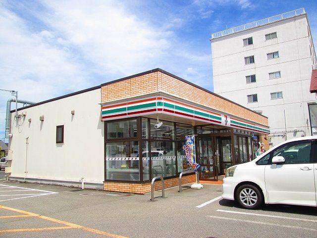 コンビニ　セブンイレブン米沢駅前３丁目店（コンビニ）まで850m