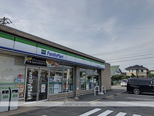 コンビニ　ファミリーマート（コンビニ）まで568m