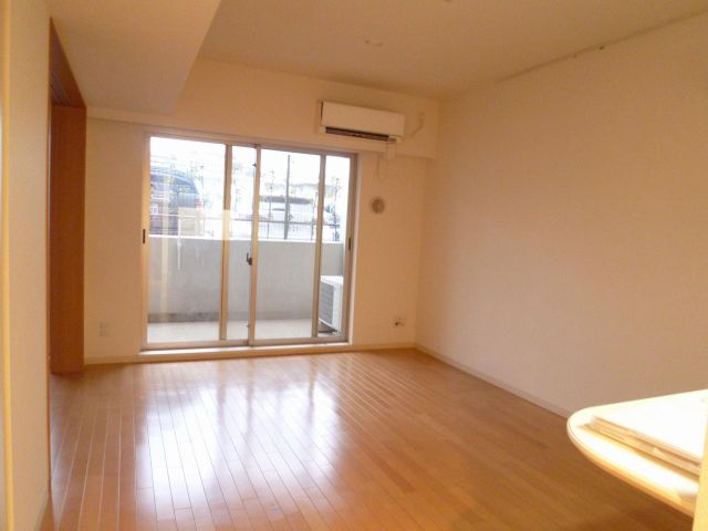 居室・リビング　※別の部屋の写真です