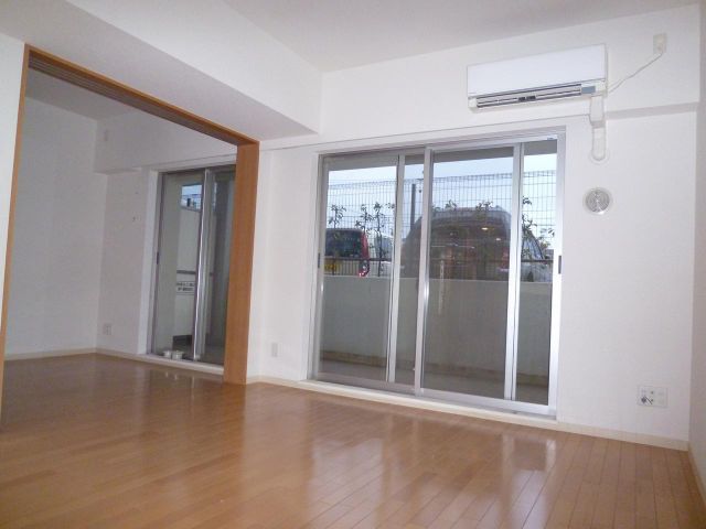 居室・リビング　※別の部屋の写真です