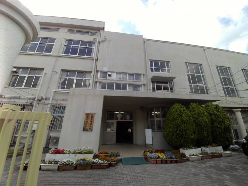 中学校　神戸市立湊川中学校（中学校）まで794m