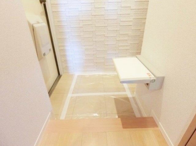 玄関　※別部屋の参考写真です。