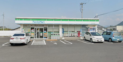 コンビニ　ファミリーマート 高松仏生山南店（コンビニ）まで981m