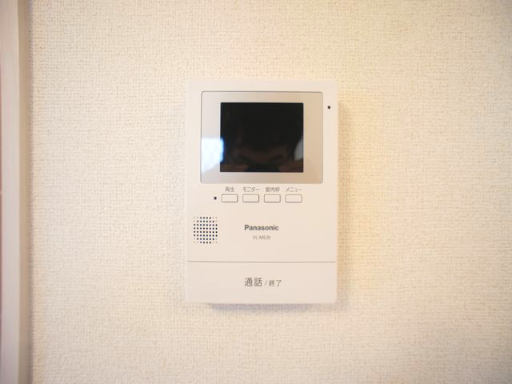 セキュリティ　訪問者の確認ができるTVドアホン付きです♪