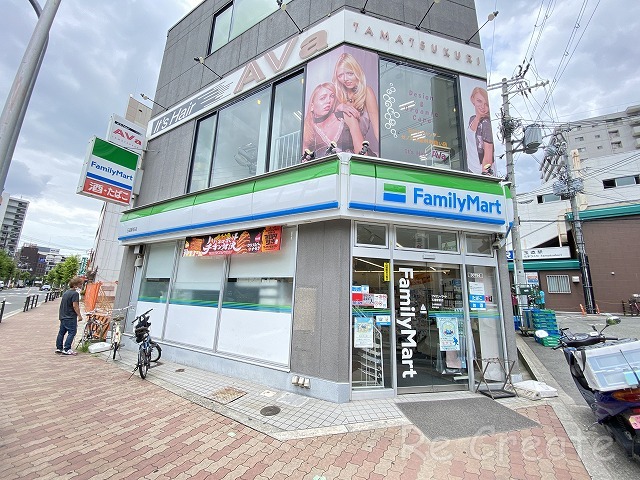 コンビニ　ファミリーマート玉造駅前店（コンビニ）まで284m