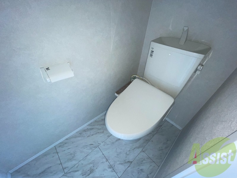 トイレ　トイレはウォシュレット機能付きです。安心して使用できますね。