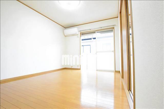 居室・リビング　寝室などに使用できる洋室です♪