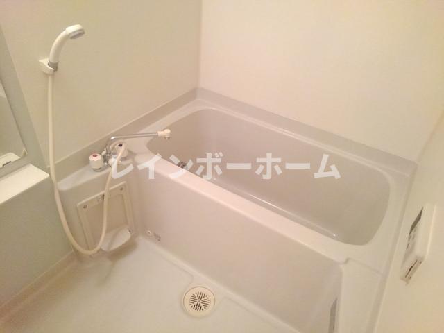バス・シャワールーム　コンパクトで使いやすいお風呂です