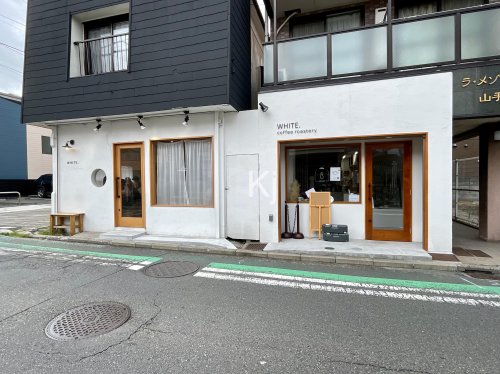 飲食店　WHITE（飲食店）まで118m