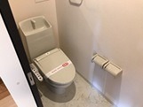 トイレ　ウォシュレット機能付きのトイレです。