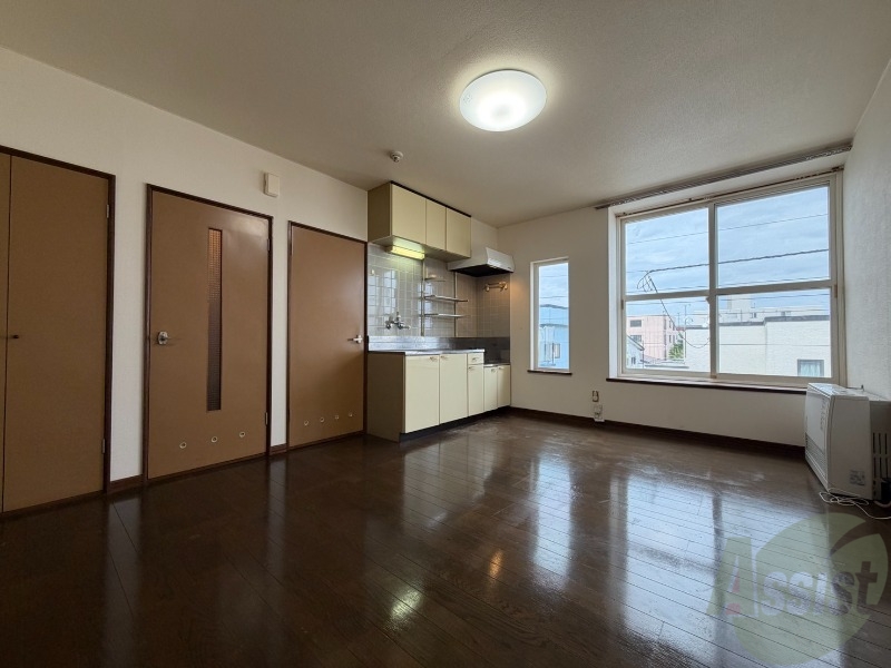居室・リビング　広くてキレイなお部屋が広がっていて、充実した生活が送れそう。