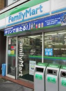 コンビニ　ファミリーマート 牡丹一丁目店（コンビニ）まで62m
