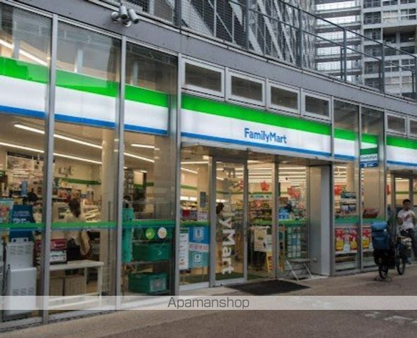 コンビニ　ファミリーマート江東東雲一丁目店（コンビニ）まで240m