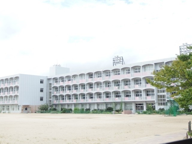 小学校　岡崎市立梅園小学校（小学校）まで261m