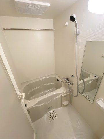 バス・シャワールーム　お風呂です　反転タイプ