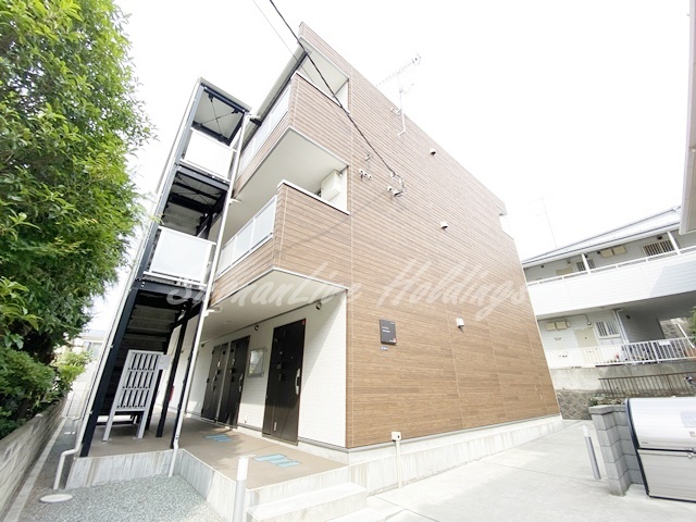 建物外観　鉄骨造3階建てマンション♪