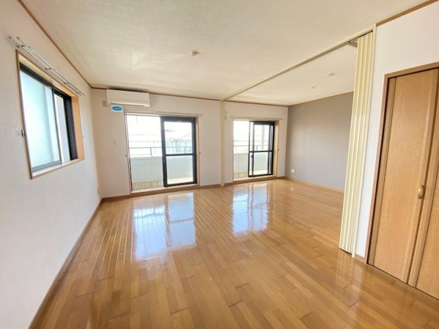 ドリームタウン三和 B棟の居間写真