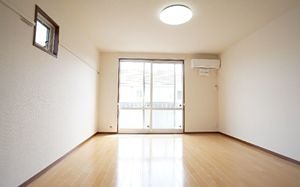 クロエ請西S棟の居間写真