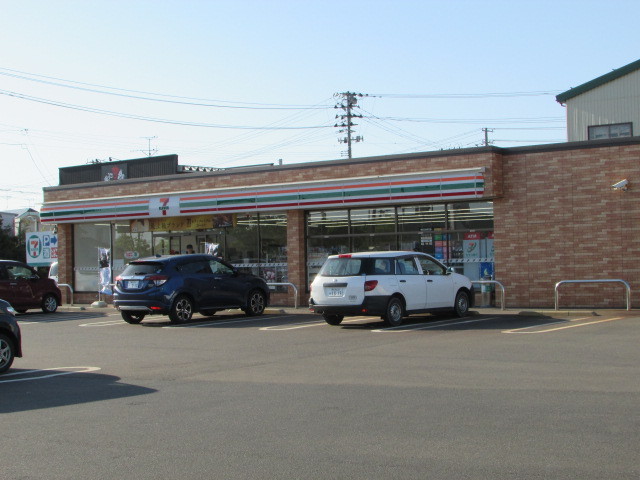 コンビニ　セブンイレブン亀田曙店（コンビニ）まで214m