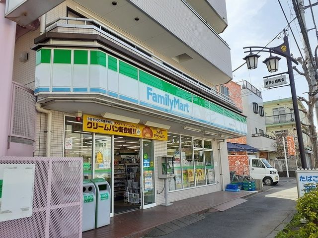 コンビニ　ファミリーマート（コンビニ）まで746m