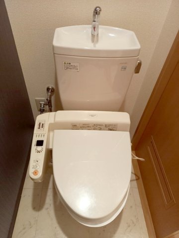 トイレ　温水洗浄便座