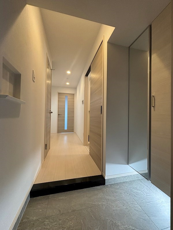 玄関　※同タイプのお部屋の写真になります。　トールサイズのシューズ