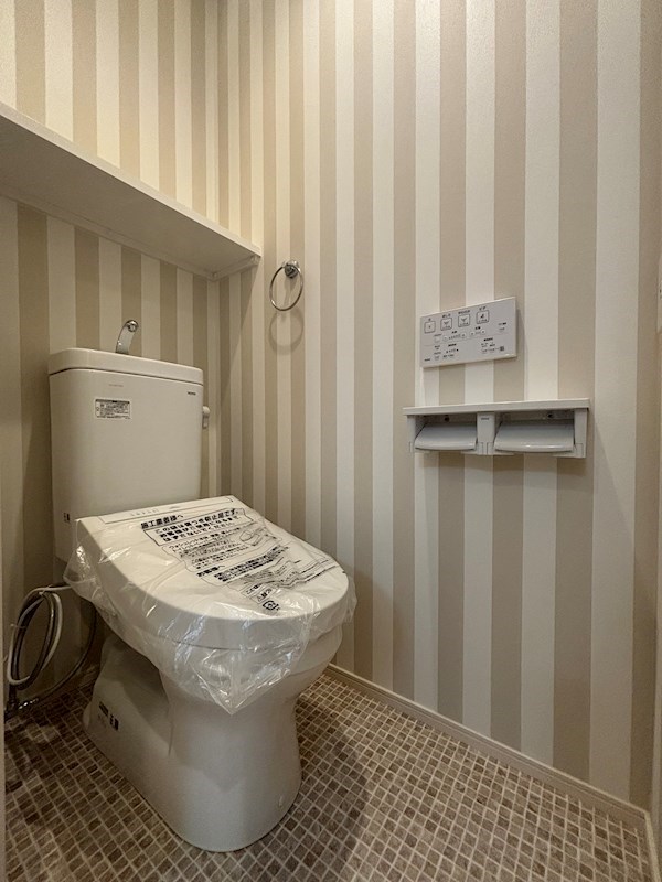 トイレ　※同タイプのお部屋の写真になります。　　温水洗浄便座