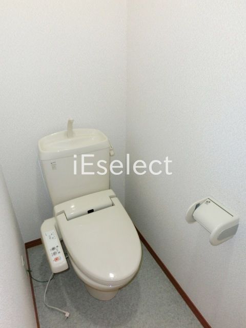トイレ　温水洗浄便座付きのトイレ