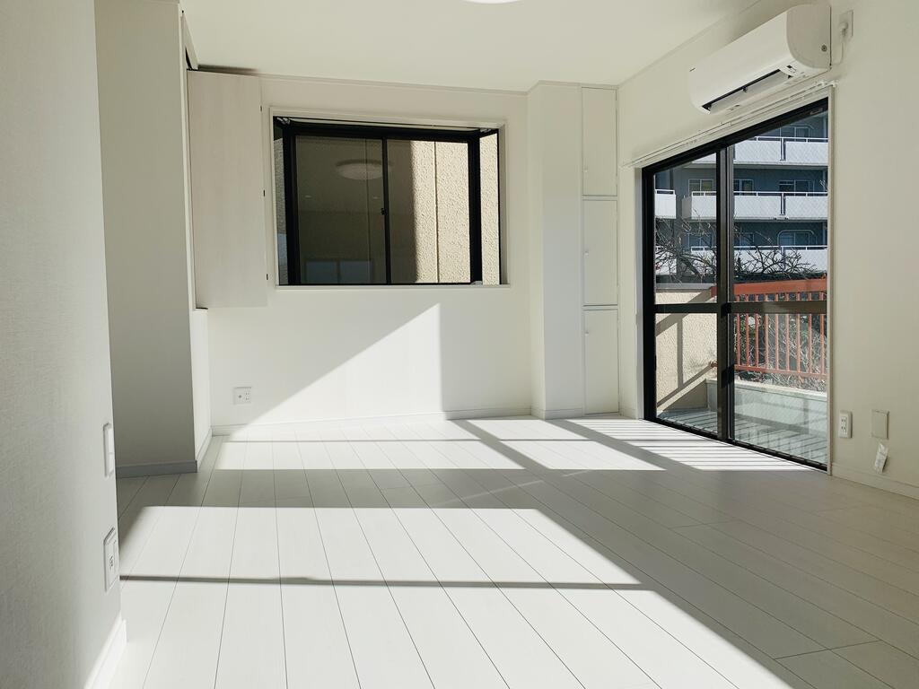 西保木間2丁目戸建の居間写真