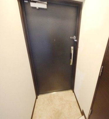 玄関　参考写真：別部屋タイプ