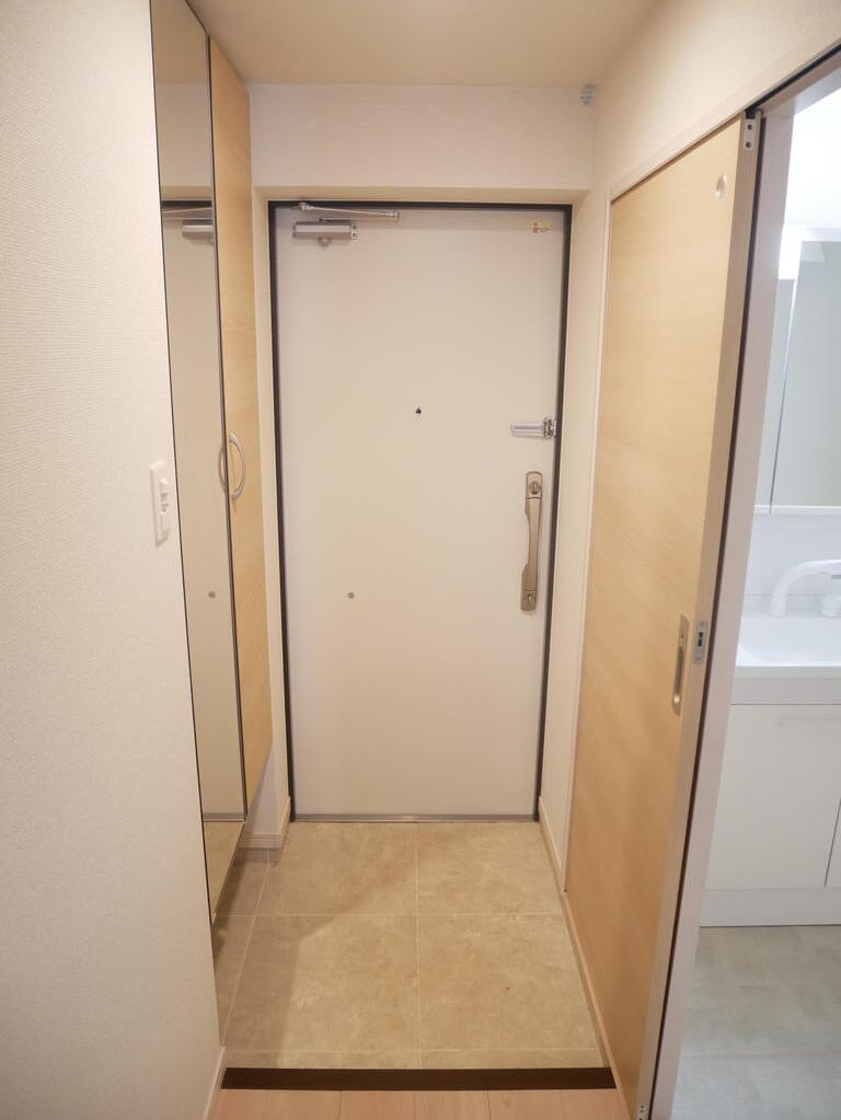 玄関　※同タイプの参考画像です。