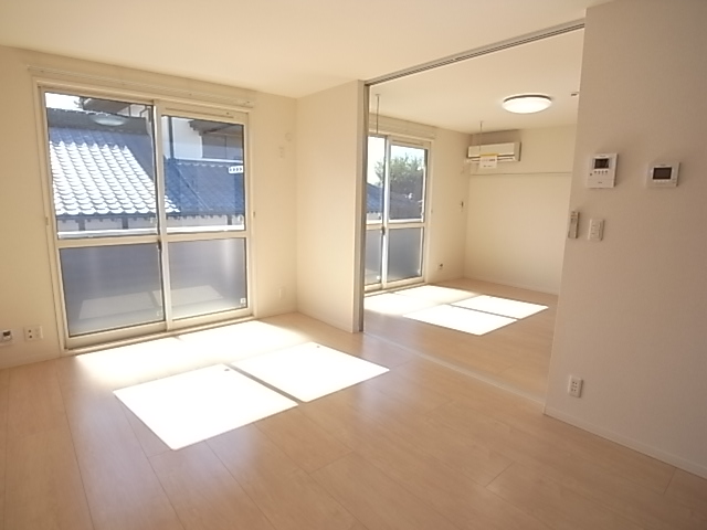 居室・リビング　南向きで日当たり良好☆