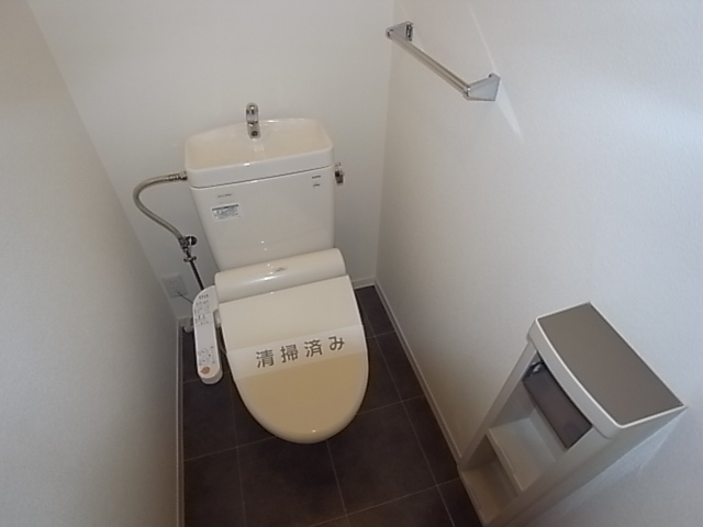 トイレ　温水洗浄便座でいつもすっきり快適です♪