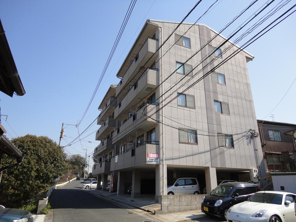 【北九州市八幡西区大膳のマンションの建物外観】