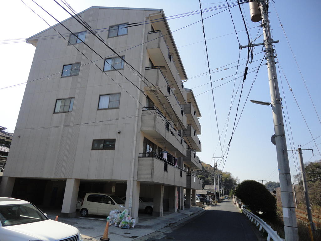 【北九州市八幡西区大膳のマンションの建物外観】