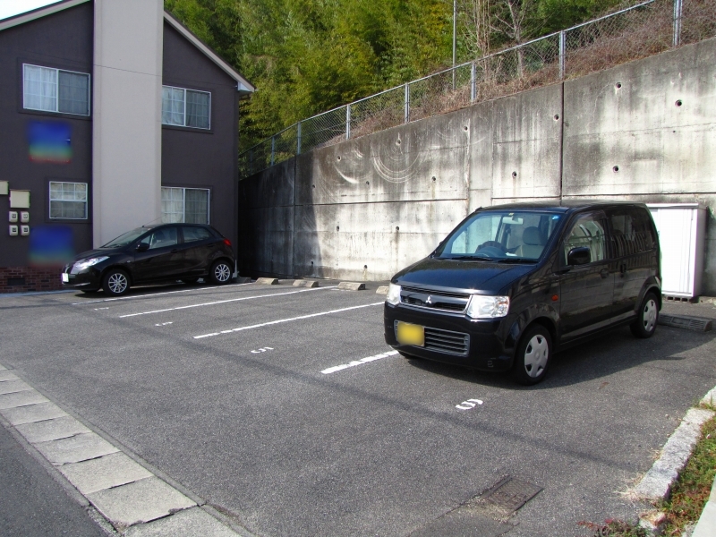 【倉敷市松島のマンションの駐車場】