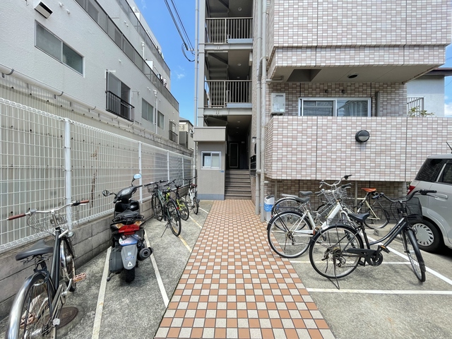 【神戸市東灘区住吉南町のマンションのエントランス】