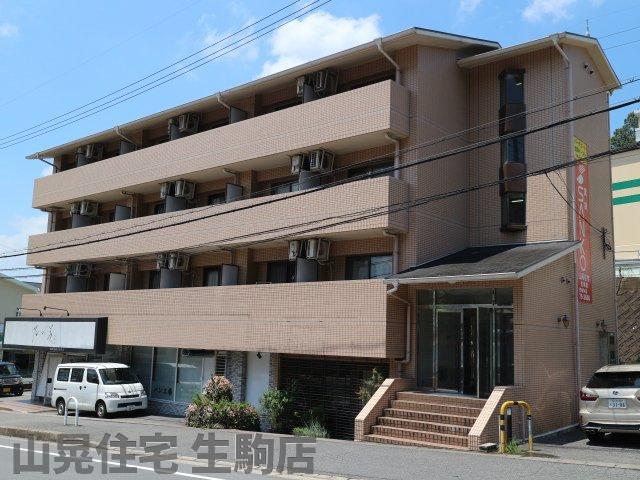 生駒市東生駒のマンションの建物外観