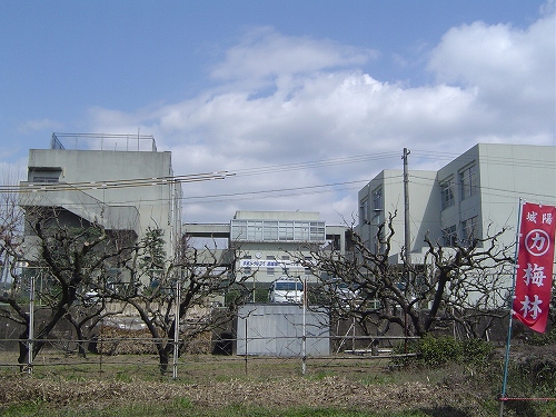 【城陽市富野のアパートの中学校】