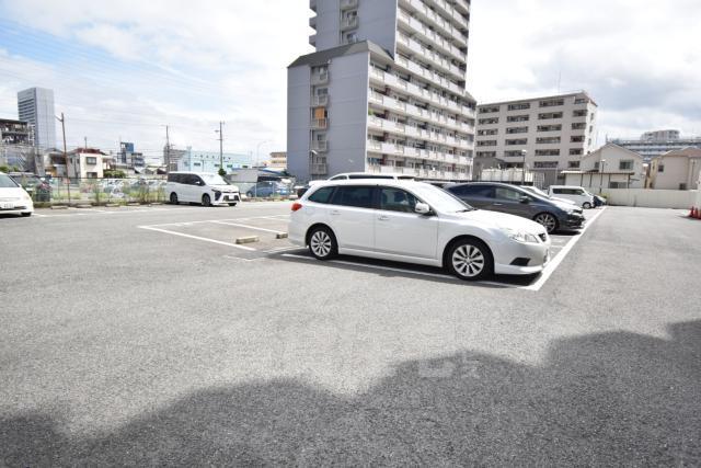 【ファーロ新北島の駐車場】