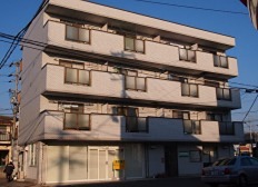 姫路市五軒邸のマンションの建物外観