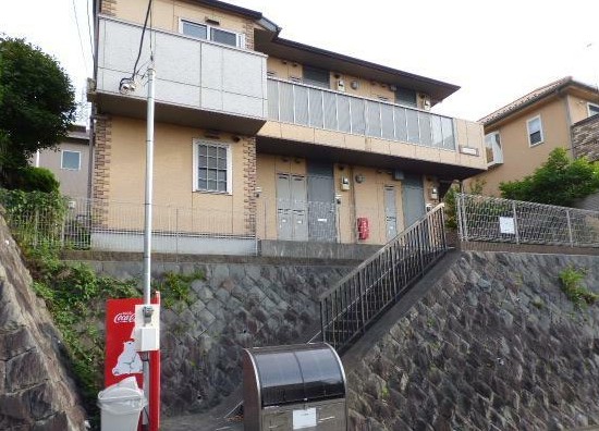 横須賀市馬堀町のアパートの建物外観